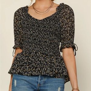 New Without The Tags. Skies Are Blue Floral Smocked Top. Size Large.